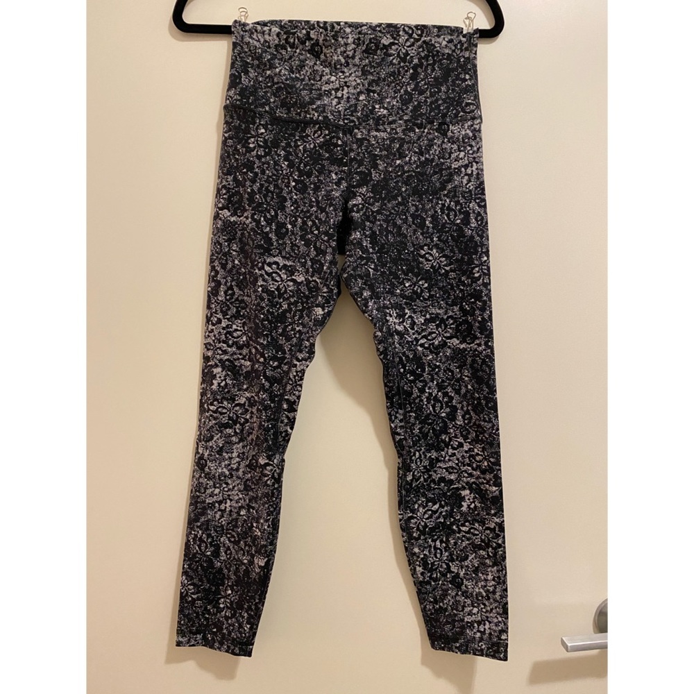 Lululemon Align Tight 25”, size 8